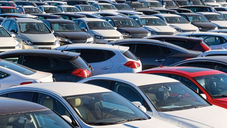 Mit Fahrzeugverwaltungssystemen haben Autohäuser ihren Bestand im Griff.(Bild:  ©scharfsinn86 - stock.adobe.com)