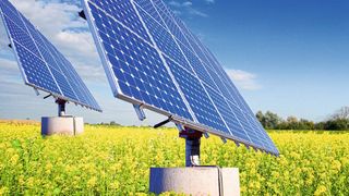 Strom aus erneuerbaren Energien oder auch für synthetischen Kraftstoff: Die CO2-Last im Verkehr muss laut Vorgaben der Politik deutlich sinken.  (Bilder: Franke)