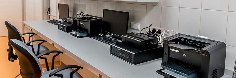 Für das Management von Bürodruckern und MFPs verlieren lokale Printserver angesichts cloud-basierter Drucklösungen ihre Relevanz, weil billiger, effizienter und besser zu verwalten. Für das Management von Bürodruckern und MFPs verlieren lokale Printserver angesichts cloud-basierter Drucklösungen ihre Relevanz, weil billiger, effizienter und besser zu verwalten.