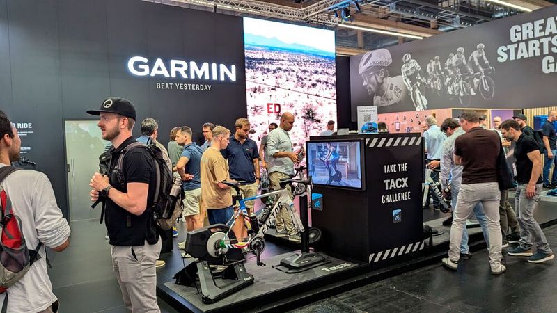 Wenn man keine Nachrüstnavis an Autofahrer mehr verkaufen kann, dann halt an Fahrradfahrer, oder? (Bild: Dominsky – VCG)