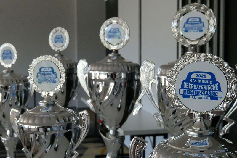 Die Pokale der Oberbayerischen Meister-Classic. (Bild: Zietz - VCG)