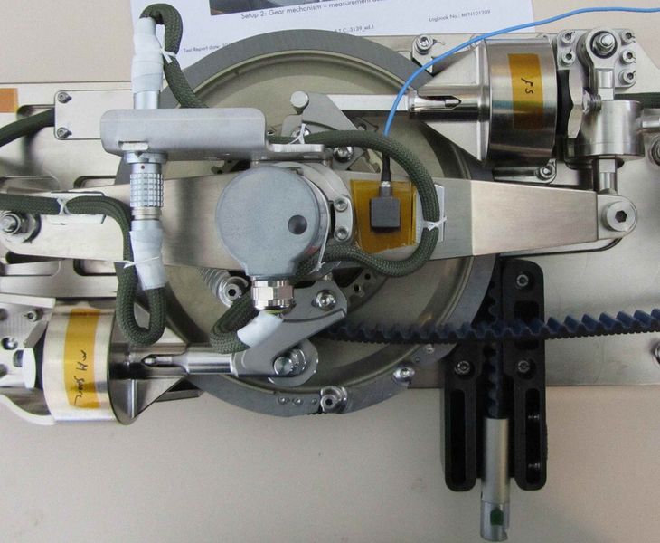 Der duale Riemenscheiben-Mechanismus des Laufbandes, in dem Tubus-Strukturdämpfer von ACE für Schutz sorgen. (Bild: ACE / QinetiQ Space nv)