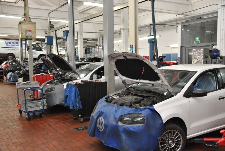 Auch wenn das Gebäude nicht mehr das jüngste ist: Das Volkswagenzentrum ist in Sachen Werkstattausstattung voll auf der Höhe der Zeit. (Foto: Dominsky)