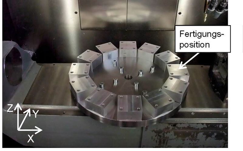 Bild 1: Rohteile der Referenzwerkstücke (links) und Referenzwerkstück (rechts). (Bild: RWTH Aachen)