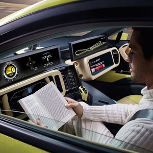 Die Zukunft des Fahrens: Rinspeed zeigt mit dem selbstfahrenden und mit einer Drohne ausgestatteten Concept Car „Σtos“  die Möglichkeiten, aber auch Fragen der Automobilen-Zukunft auf.