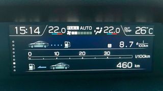 Autos ermitteln den Durchschnittsverbrauch schon heute. Zukünftig müssen sie ihn speichern und auslesbar machen. (Bild: Rosenow/»kfz-betrieb«)