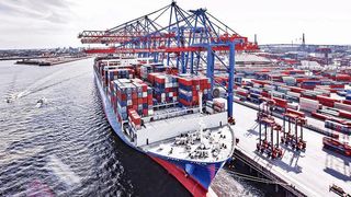 Die aufgrund diverser Krisen sehr lange lagernden Container im Hamburger Hafen spülen dem Logistikkonzern HHLA Geld in die Kassen. Man spricht vom sogenannten Lagergelderlös. Hier mehr Details. (Bild: HHLA)