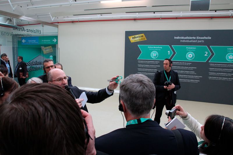 Impressionen von den Technologie-Tagen 2016 bei Arburg in Loßburg...mit allen Stars!! Bleiben sie dran...Durchklicken lohnt sich! (Königsreuther)