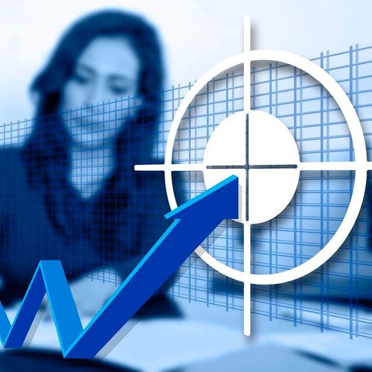 Die Gesamteinkommen von Fach- und Führungskräften in der chemisch-pharmazeutischen Industrie sind um 0,9 % gestiegen.(Bild:  frei lizenziert /  Pixabay)