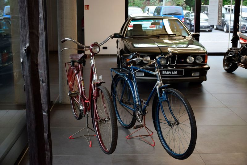 Sogar die Kundenfahrräder sind liebevoll gepflegte Schmuckstücke. (Holz / »kfz-betrieb«)