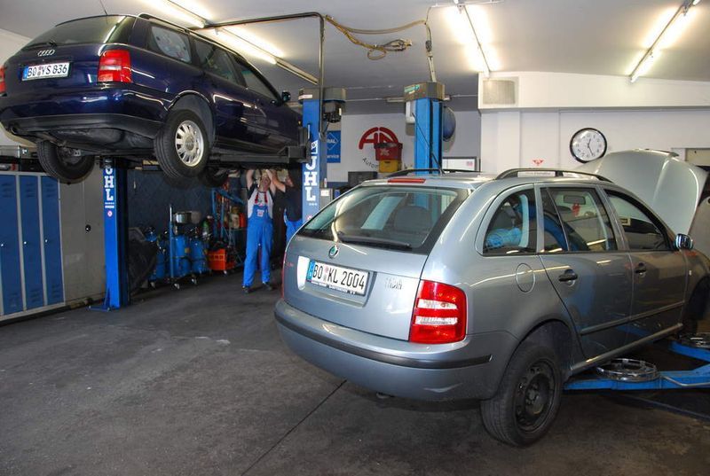 Das von Frank Achenbach selbst entwickelte Qualitätsmanagenentsystem sorgt für fehlerfreie Reparaturarbeiten in der Werkstatt.  (Foto: Rubbel)
