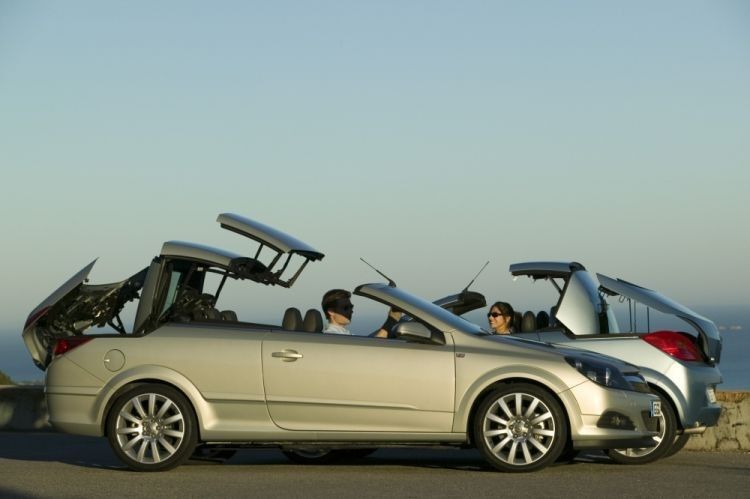 Den quasi vollendeten Cabriogenuss bietet das Astra-H-Cabrio mit seinem elektrischen Blechklappdach. (Foto: Opel)