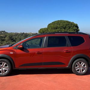 Der Jogger soll drei Modelle ersetzen: den Logan MCV, den Lodgy und den Dokker. (Bild:  Simon – »kfz-betrieb«)