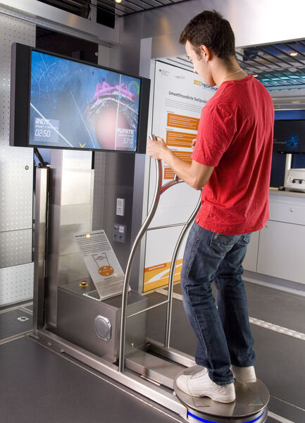 Moving insights into biotechnology: The multimedia educational game “Bodymover” lets the player embark on a virtual journey into the interior of a cell and explore its components. (Picture: Federal Mistry of Education and Research)