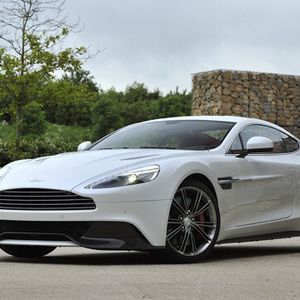 Aston Martin bringt den neuen Vanquish.