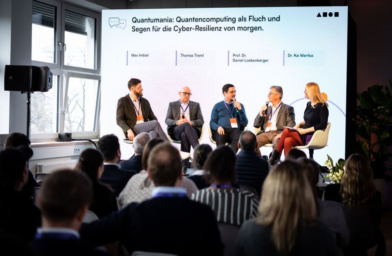 Bei der 2. Panel-Diskussion ging es um Quantumania: Fluch und Segen für die Cyber-Resilienz von morgen. (Bild: FTAPI)