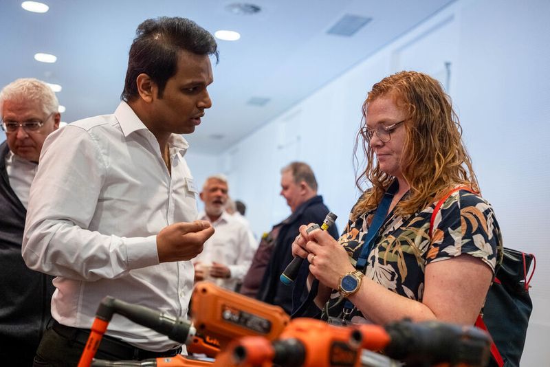 Im Mittelpunkt standen wieder viele Fachgespräche zwischen Besuchern und Ausstellern. (Bild: PHOTOVISION-DH GmbH)