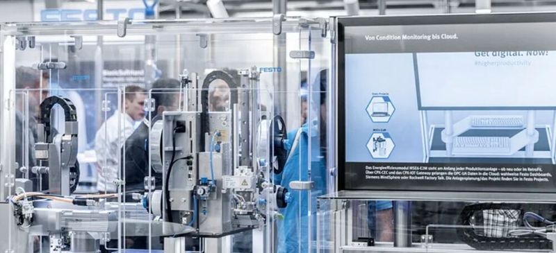 Festo: An Stand 343, Halle A3 zeigt das Team von Festo Präsenz und spricht mit Ihnen über das Produktangebot sowie über das breite Spektrum an modularen Systemlösungen und Standard-Handlingsystemen. (Bild: Festo)