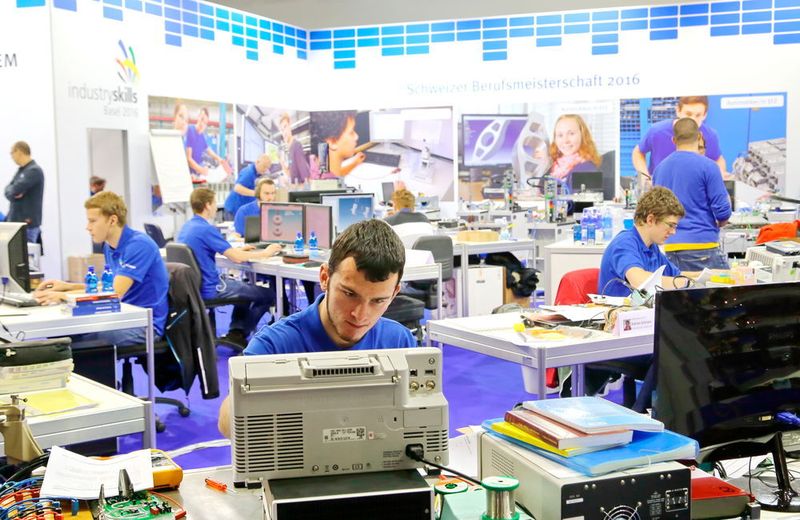 Schweizer Meister 2016 gesucht: Intensive Wettkämpfe auf der Prodex in den Disziplinen Konstrukteur, Elektroniker und Automatiker. (Anne Richter)