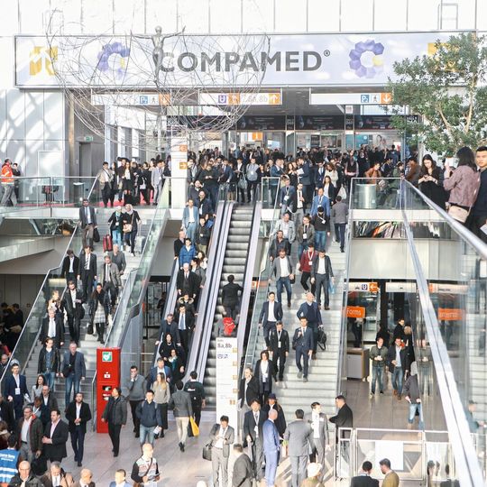 Vom 12. bis 15. November 2018 findet die Compamed in Düsseldorf statt. Rund 800 Aussteller aus fast 40 Nationen präsentieren ihre Lösungen. Vom 12. bis 15. November 2018 findet die Compamed in Düsseldorf statt. Rund 800 Aussteller aus fast 40 Nationen präsentieren ihre Lösungen.