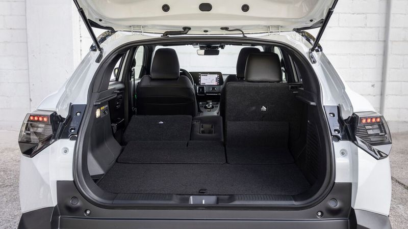 Der Kofferraum fasst in der Standardeinstellung 310 Liter. (Bild: Toyota)