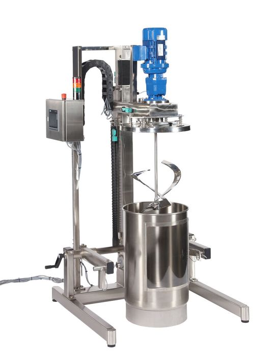 Stativrührwerk in Edelstahlausführung für die Pharmaindustrie, inkl. Touchscreen, Behälterklemmung, Wendelsegmentrührer und Federdeckel.(Bild:  Kurt Fuchs/ Geppert)
