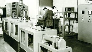 Erste Werkhalle der Brabender Technologie KG (Ende 1950er Jahre) (Bild: Brabender Technologie)
