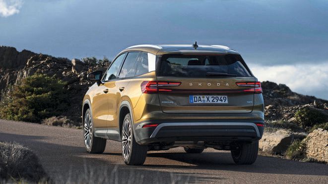 Beim Fünfsitzer kommen 75 Liter an Kofferraum hinzu (jetzt 910 Liter). Liegen die Lehnen flach, sind es 2.105 Liter, 40 mehr als bisher. (Bild: Skoda)