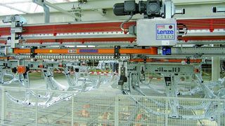 Die Overhead Control Unit von Lenze erlaubt die exakte Drehzahlregelung von Elektrohängebahnfahrzeugen durch die Integration eines Frequenzumrichters. Bilder: Lenze (Archiv: Vogel Business Media)