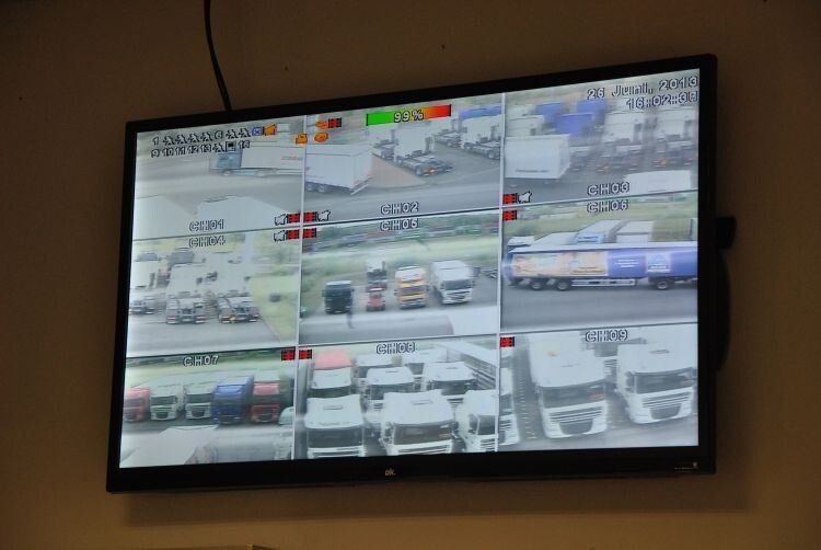 Alles stets im (Service-)Blick: Dank Videoüberwachung bleibt kein Kundenfahrzeug auf dem  15.000-Quadratmeter-Gelände ohne Aufsicht. (Foto: Dominsky)