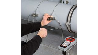 Eingriffsfreie Ultraschalldurchflussmessung dank Clamp-on-Technologie, bei der die
Ultraschallsensoren bequem von außen am Rohr angeklemmt werden. (Katronic)