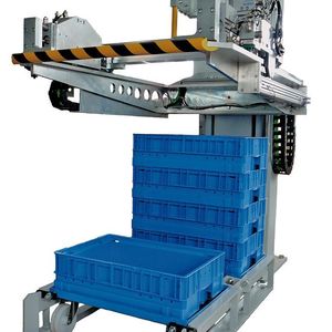 Bild 2: Palettierer für das automatische Umsetzen der vollen beziehungsweise leeren KLT-Boxen.  Bild: Faude