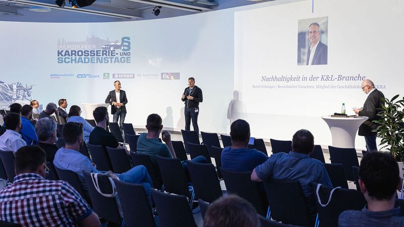 Bernd Grünninger (Dekra) und Henning Hamann (ETL Voigt) diskutierten mit Konrad Wenz (Vogel Communications Group) über das Thema Nachhaltigkeit und Ansprüche von Geschädigten. (Bild: Stefan Bausewein)