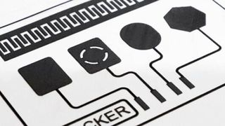 Das Siliconlaminat mit dem Markennamen Nexipal besteht aus ultra­dünnen, mit Elektroden beschichteten Präzisionsfilmen und kann als Aktuator Bewegungen ausführen oder als Sensor mechanische Verformungen messen. (Bild: Wacker)