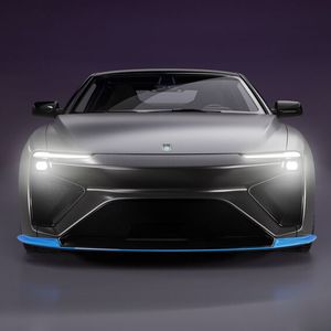 Die System-Kapazität aus dem 65 Liter fassenden Methanoltank und der Batterie gibt Gumpert mit 190 kWh an, was eine Reichweite von 820 Kilometern erlaubt.(Bild:  Gumpert)