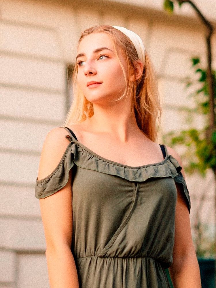 Die Autorin: Kamilla Akhmedova 