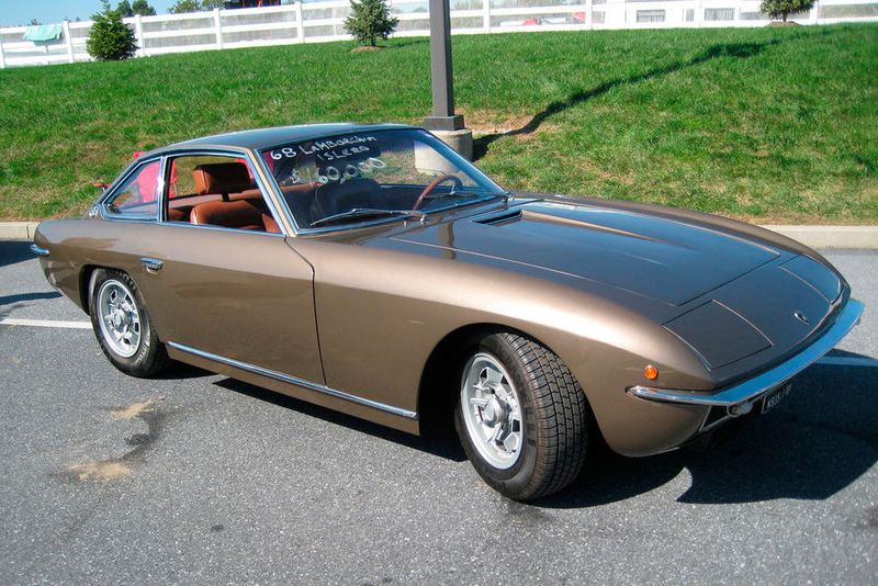 Die Italiener enthüllten1968 außerdem den Zwölfzylinder Lamborghini Islero. (Bild: 1968 Lamborghini Islero at $160,000 / John Lloyd / CC BY 2.0)
