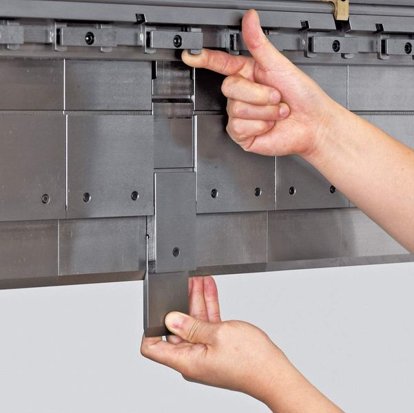 Bild 2: Die hydraulische Klemmung der Hämmerle 3P verkürzt den Werkzeugwechsel um ein Vielfaches. (Archiv: Vogel Business Media)