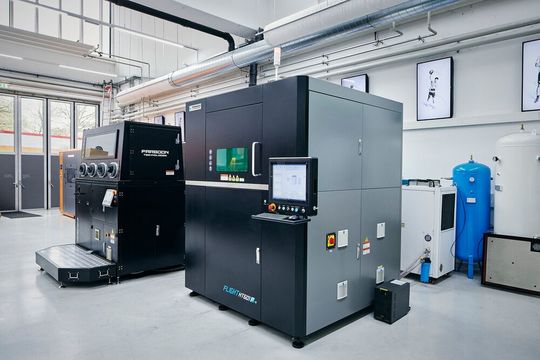 Der neue Farsoon-3D-Drucker bei „1zu1scale“ verschafft den Dornbirnern zusammen mit der neue Senkerodiermaschine von OPS Ingersoll rund 25 Prozent mehr Kapazität für Kundenprojekte.(Bild:  D. Todorovic / „1zu1scale“)