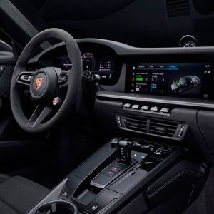 Der neue 911 GTS hat ein volldigitales Cockpit.(Bild:  Porsche)
