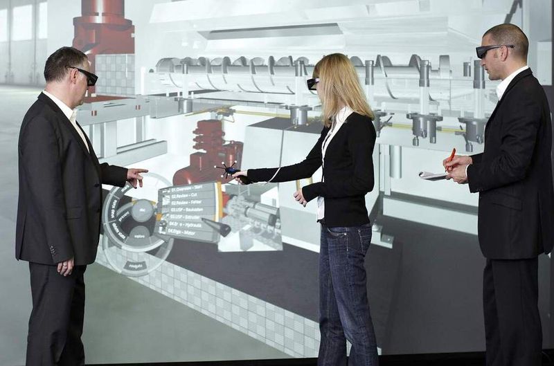 Die Software setzt große 3D-CAD-Datensätze zu 3D-Visualisierungen um, die auf einer sogenannten Powerwall dargestellt werden. (Bild: Ci-base)