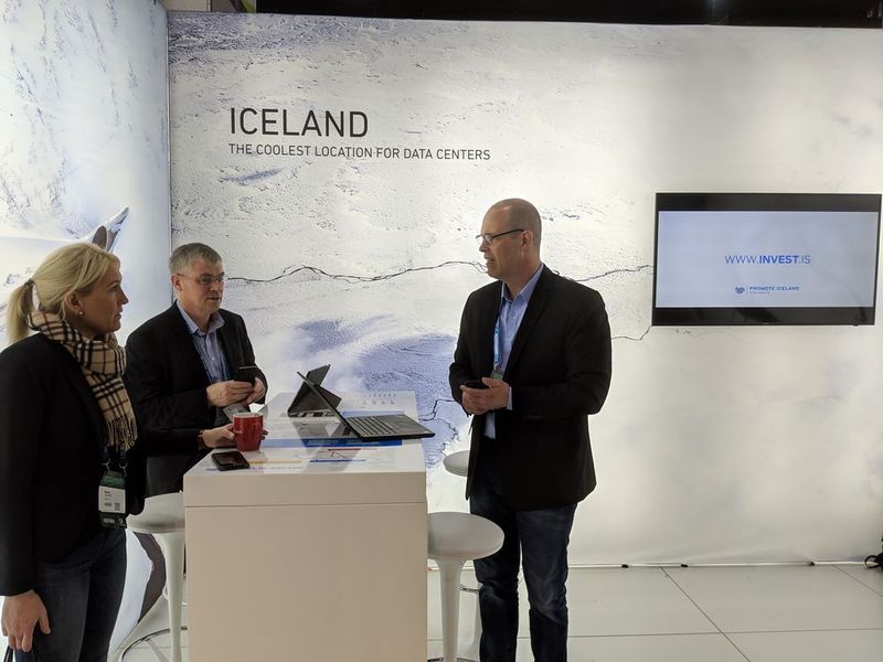 Island stellt sich regelmäßig auf dem CloudFest als möglicher Standort für Rechenzentren vor. Argumente sind insbesondere das kältere Klima und die Energiekosten. Der Weg zum Partner eines Hyperscalers könnte also auch über Island gehen. (Oliver Schonschek)