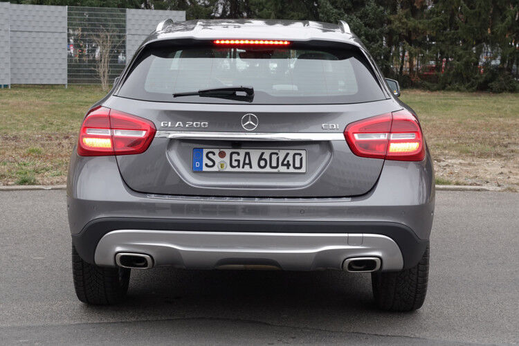 Mit dem GLA dürfte Mercedes der Anschluss an die Konkurrenz von Audi und BMW gelingen. Auch weil der Kompakte weniger auf SUV-Werte denn auf Alltagstauglichkeit setzt. Für Vernunftmenschen ist der 200 CDI eine gute Wahl und startet ab etwa 32.500 Euro. (Foto: Thomas Günnel)