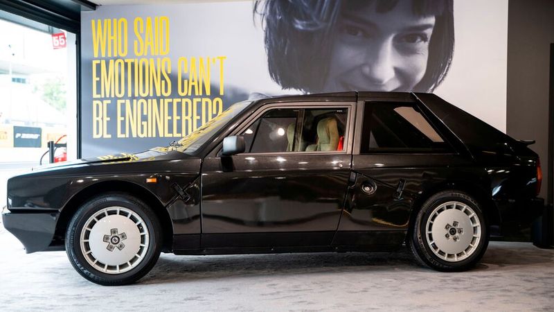 Legende: Der Lancia Delta S4 Stradale war das Homologationsmodell des Rallyeautos Delta S4. Speziell für ihn legt Pirelli ... (Bild: Margherita Borsano)