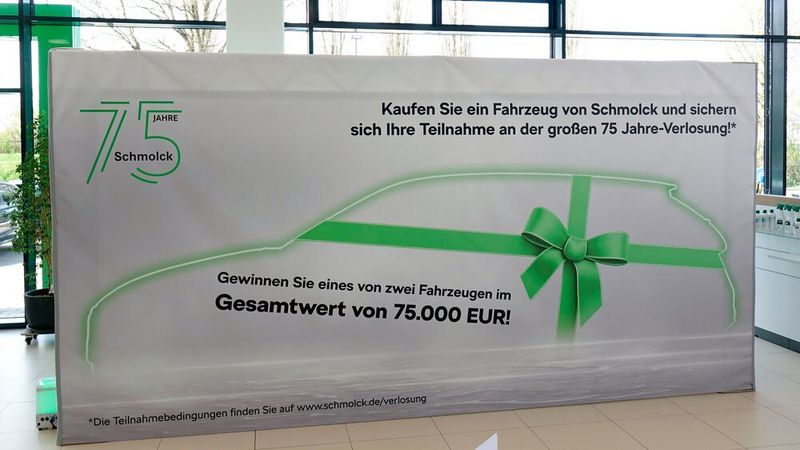 Das Jubiläum feiert Schmolck mit der Verlosung von zwei Autos im Gesamtwert von 75.000 Euro. Zusätzlich gibt es jeden Monat einen 750-Euro-Gutschein für den Service zu gewinnen. (Rosenow/»kfz-betrieb«)