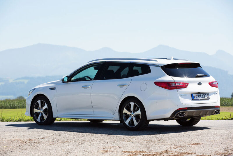 Mit der steil ansteigenden Fensterlinie und dem leicht abfallenden Dach umgeht der Kia gekonnt den Kastenlook. Allerdings ist die D-Säule zu breit geraten - sie schränkt die Sicht nach hinten extrem ein.  (Kia)
