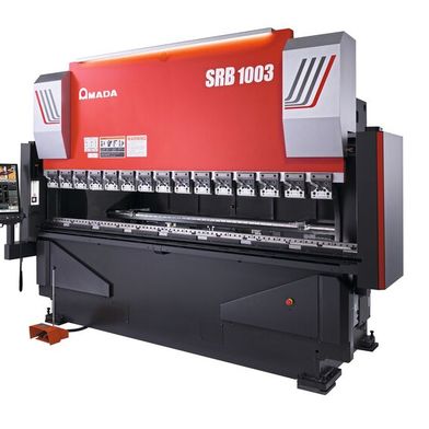 Die Abkantpresse SRB-1003 ist laut Hersteller für den Einsatz in europäischen Fertigungsumgebungen ausgelegt. (Bild: Amada)