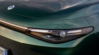 Der „C10“ soll in einer Liga mit Tesla Model Y und VW ID 4 spielen. (Bild: Stellantis)