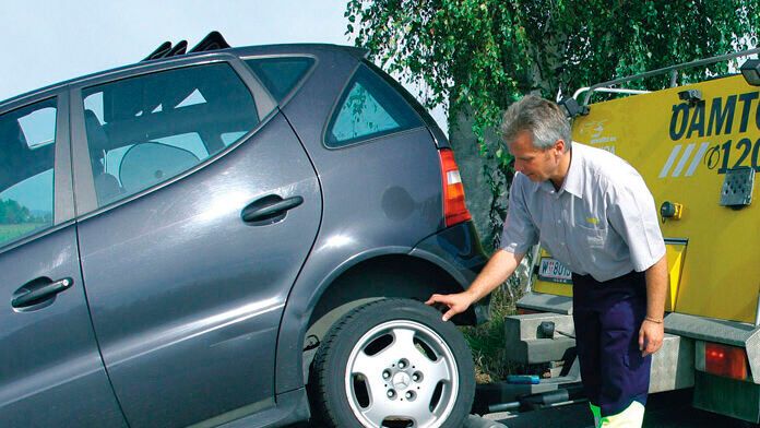 Alter Mangel oder neuer Schaden? Bei Streitfragen zur Gewährleistung kann eine entsprechende Versicherung dem Händler viel Ärger abnehmen.(Bild:  ÖAMTC)