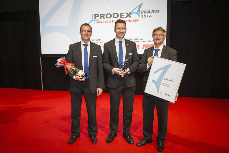 Studer reçoit le prix Prodex Award 2014. De droite à gauche : Dr. Gereon Heinemann, directeur technique, Michael Klotz, chef de projet Développement et Antonio Bottazzo, chef des ventes. (Image: Thomas Entzeroth)